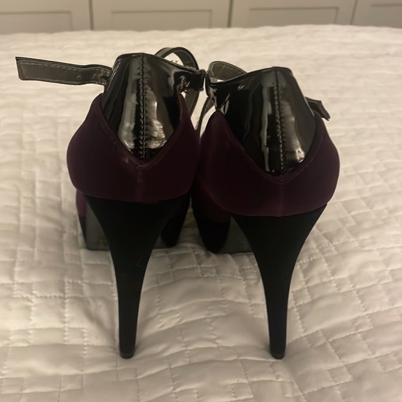⭐️ HOST PICK ⭐️ NEW Ladies Sz 8 shoes Qupid Purple Platform Strappy Heels black - Picture 7 of 10